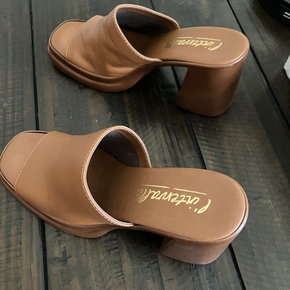 L'Intervalle Sandals - New in Box - Picture 3 of 7